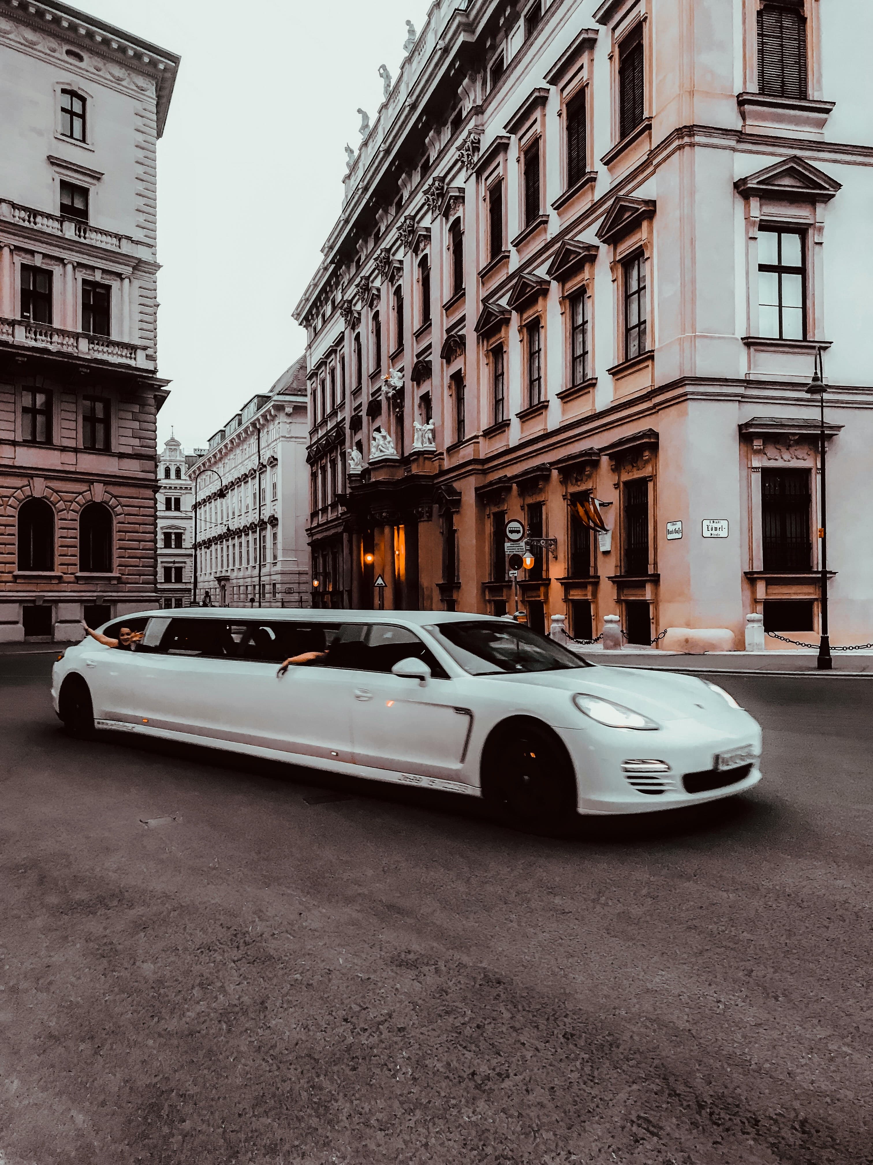 Dallas Party Bus vs. Limo: Which Is Right for Your Event?