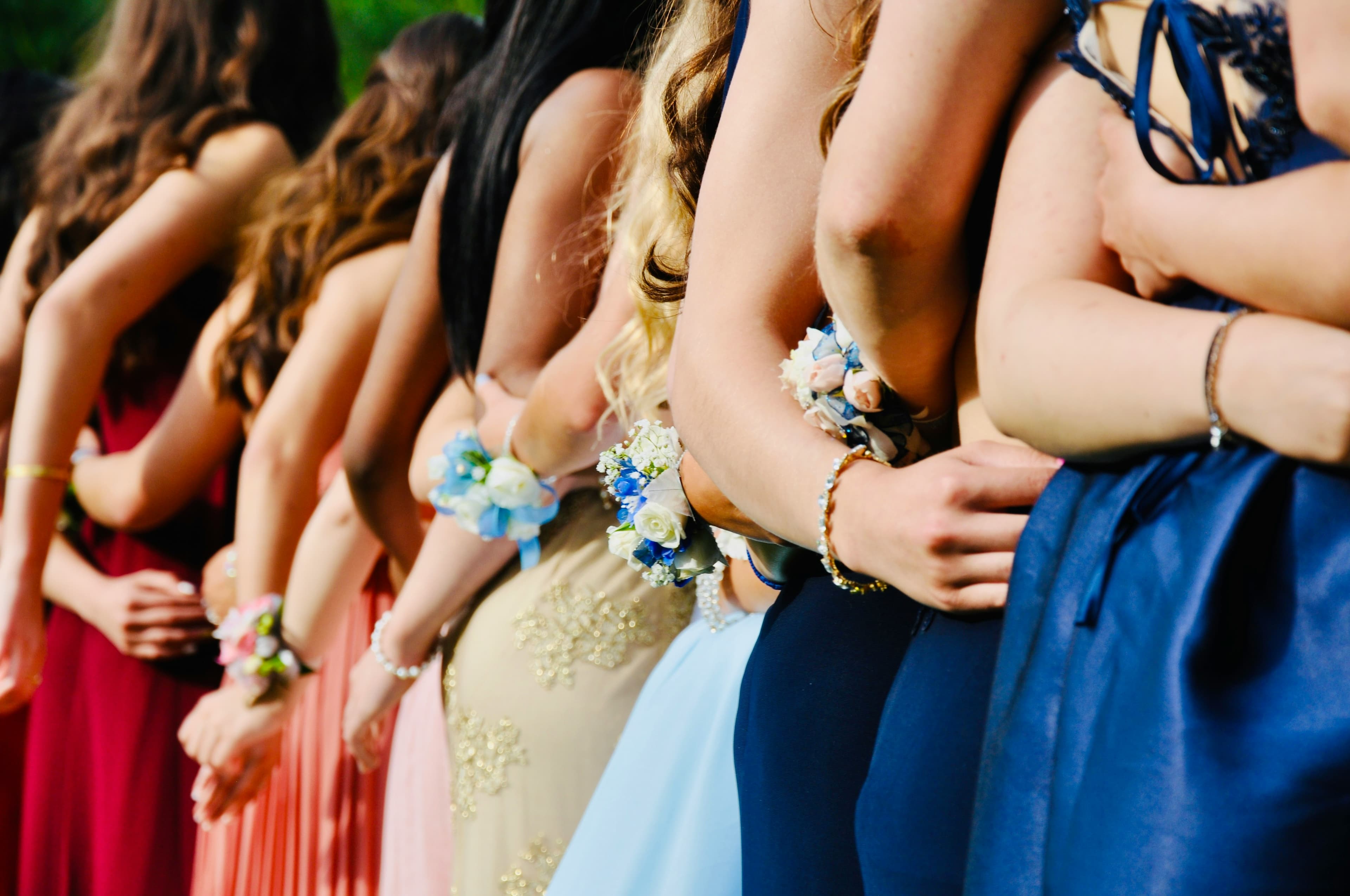 How to Book a Party Bus for Prom Night in Dallas: A Parent's Guide